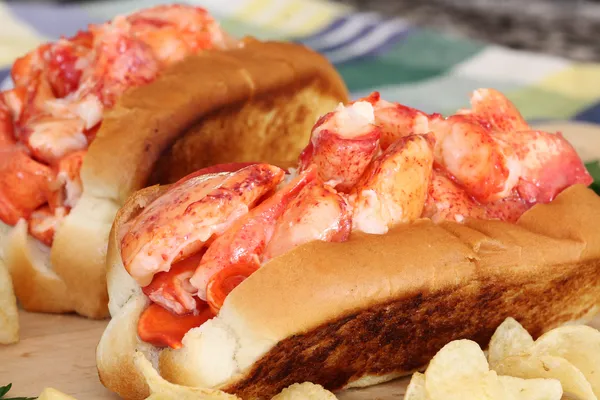 Cousins Maine Lobster returns to Charlotte with new food truck and January 22 grand opening